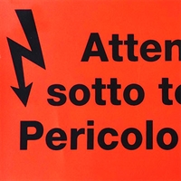 "Attenzione sotto tensione..."